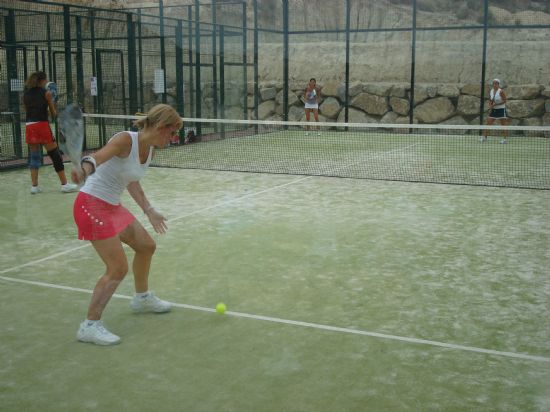 MÁS DE 40 PAREJAS PARTICIPARON EN EL OPEN INAUGURAL DE LA ESCUELA DE PÁDEL DEL CLUB "PÁDEL vs TENIS EVOLUTION" QUE SE HA CELEBRADO EN LAS PISTAS DEPORTIVAS DE EL PARETÓN Y LA CIUDAD DEPORTIVA