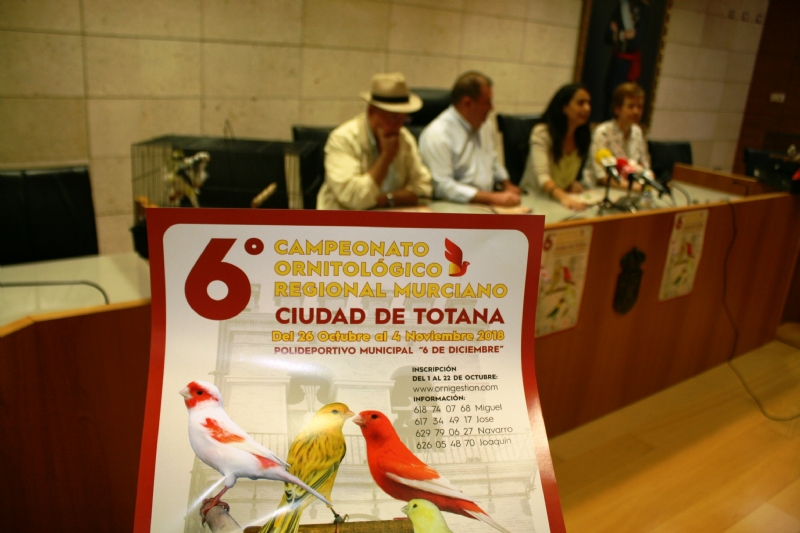 Vídeo. Totana acoge el 6° Campeonato Ornitológico Regional Murciano del 26 octubre al 4 de noviembre en el Pabellón del Polideportivo Municipal "6 de Diciembre", con más de 2.800 ejemplares