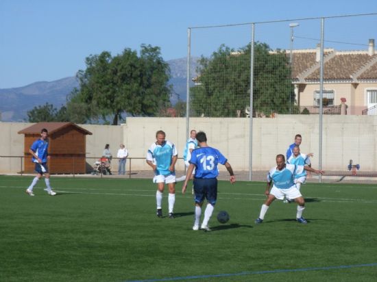 EL LÍDER DE LA LIGA DE FÚTBOL AFICIONADO JUEGA LIMPIO "LOS PACHUCHOS" TROPIEZA CON EL "BAR RIVER-SANTO BARÓN" EN UN PARTIDO QUE ACABÓ EN EMPATE A DOS GOLES