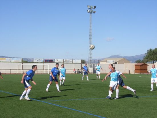 EL LÍDER DE LA LIGA DE FÚTBOL AFICIONADO JUEGA LIMPIO "LOS PACHUCHOS" TROPIEZA CON EL "BAR RIVER-SANTO BARÓN" EN UN PARTIDO QUE ACABÓ EN EMPATE A DOS GOLES