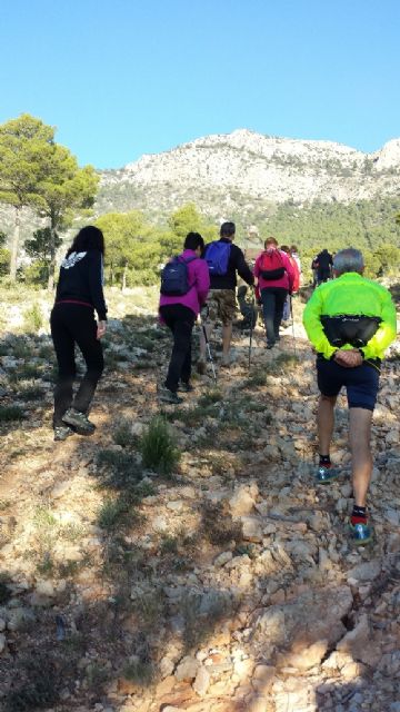 Una treintena de personas participaron en la jornada de senderismo por la Senda del Piojo (Sierra Espuña), enmarcada en el programa organizado por la Concejalía de Deportes 