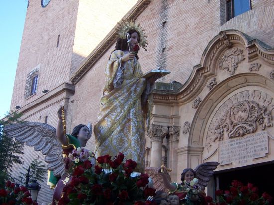CIENTOS DE PERSONAS ACOMPAAN A LA IMAGEN DE LA PATRONA, SANTA EULALIA, EN UNA SOLEMNE PROCESIN QUE RECORRI LAS CALLES DE LA LOCALIDAD EN EL DA DE SU ONOMSTICA