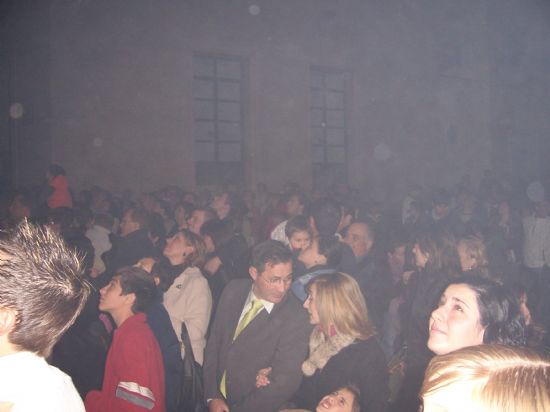 EL GRAN ESPECTCULO DE FUEGOS ARTIFICIALES, MSICA E ILUMINACIN PIROMUSICAL CONGREGA A CIENTOS DE VECINOS EN LA PLAZA DE LA CONSTITUCIN Y PONE EL PUNTO Y FINAL A ESTAS FIESTAS