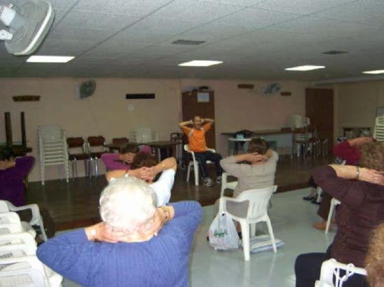 LAS CLASES DE GIMNASIA PARA MAYORES DESARROLLADAS EN EL CENTRO MUNICIPAL DE LA PLAZA DE LA BALSA VIEJA CUENTAN CON LA ASISTENCIA DE MÁS DE 60 USUARIOS