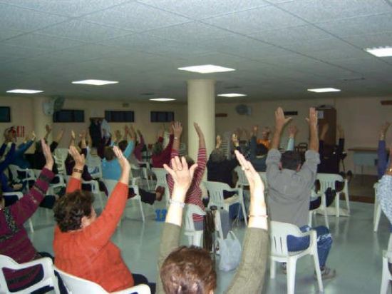 LAS CLASES DE GIMNASIA PARA MAYORES DESARROLLADAS EN EL CENTRO MUNICIPAL DE LA PLAZA DE LA BALSA VIEJA CUENTAN CON LA ASISTENCIA DE MÁS DE 60 USUARIOS