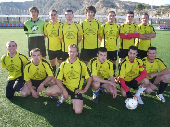 EL EQUIPO "ANTONIO FUENTES MÉNDEZ" ARREBATA EL QUINTO PUESTO DE LA LIGA DE FÚTBOL AFICIONADO "JUEGA LIMPIO" AL EQUIPO "HAMBURGUESERÍA TARA", EN UNA JORNADA DONDE GANARON TODOS LOS FAVORITOS