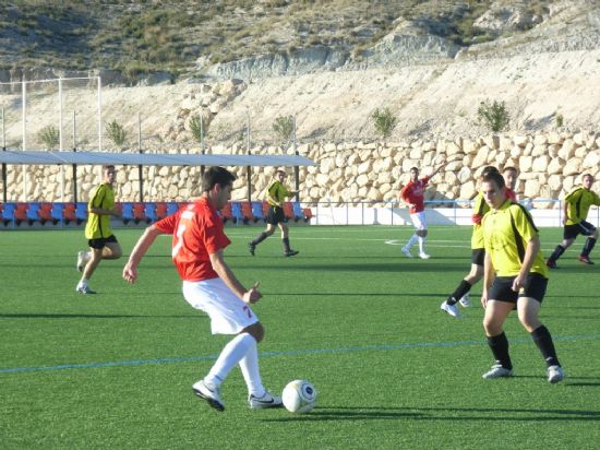 EL EQUIPO "ANTONIO FUENTES MÉNDEZ" ARREBATA EL QUINTO PUESTO DE LA LIGA DE FÚTBOL AFICIONADO "JUEGA LIMPIO" AL EQUIPO "HAMBURGUESERÍA TARA", EN UNA JORNADA DONDE GANARON TODOS LOS FAVORITOS