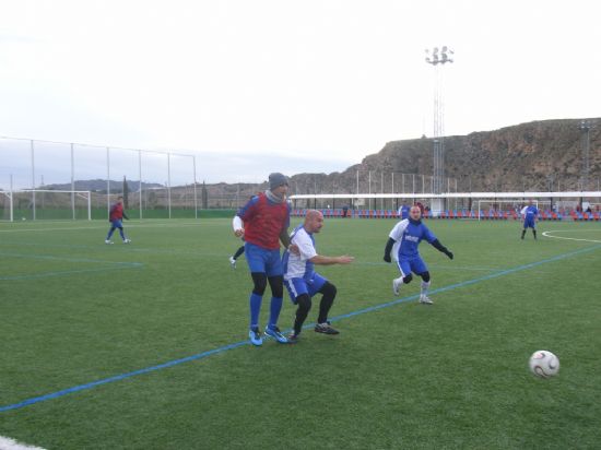 LOS TROPIEZOS DEL EQUIPO DE "LOS PACHUCHOS" Y "MUEBLES MONDRIÁN" PROPICIAN UN TRIPLE EMPATE EN EL LIDERATO DE LA LIGA DE FUTBOL AFICIONADO "JUEGA LIMPIO"