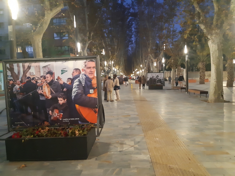 Murcia dedica un espacio privilegiado al To Juan Rita en la exposicin fotogrfica urbana organizada para conmemorar el Encuentro de Cuadrillas de Patio