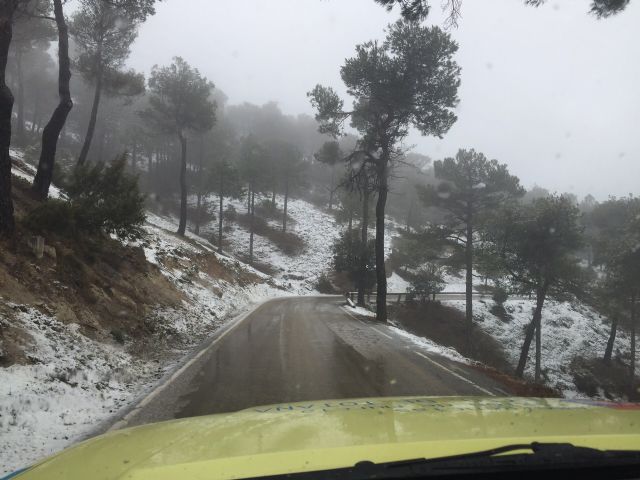Ms de veinte centmetros de nieve en las cotas ms altas de Sierra Espua y se corta el acceso a partir del Collado Bermejo