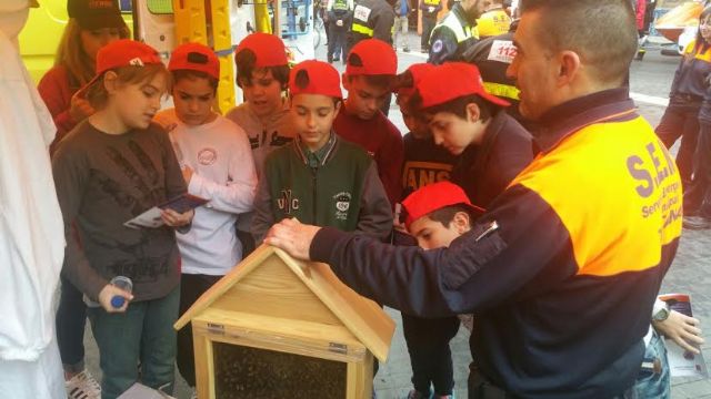La Agrupacin de Proteccin de Civil de Totana participa en los actos organizados con motivo del Da Europeo del Telfono 112 en Murcia