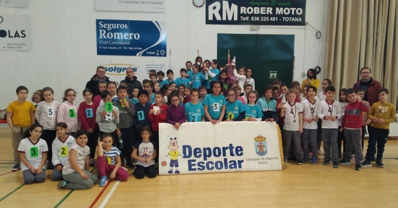 La Fase Local de "Jugando al Atletismo" de Deporte Escolar, organizada por la Concejalía de Deportes, contó con la participación de 91 escolares de los diferentes centros de enseñanza