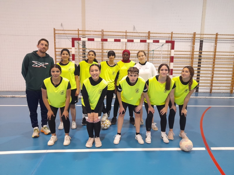 Los equipos juvenil femenino del IES Prado Mayor y masculino del IES Juan de la Cierva de Fútbol Sala de clasifican para los cuartos de final de deportes de equipo al vencer en la Intermunicipal del Grupo 1