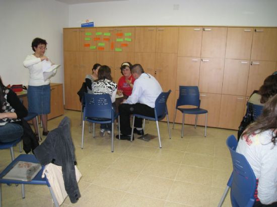 EL CURSO DE FORMACIN DE VOLUNTARIADO EN MBITOS EDUCATIVOS, ORGANIZADO POR EL COLECTIVO PARA LA PROMOCIN SOCIAL EL CANDIL, CUENTA CON LA PARTICIPACIN DE UN TOTAL DE VEINTISIETE VOLUNTARIOS 