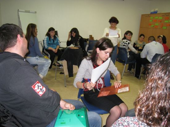 EL CURSO DE FORMACIN DE VOLUNTARIADO EN MBITOS EDUCATIVOS, ORGANIZADO POR EL COLECTIVO PARA LA PROMOCIN SOCIAL EL CANDIL, CUENTA CON LA PARTICIPACIN DE UN TOTAL DE VEINTISIETE VOLUNTARIOS 