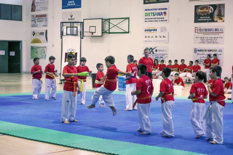 Suscriben sendos convenios de colaboracin con el Club Tenis de Mesa y el Club Taekwondo San Fulgencio de Totana para el uso de instalaciones municipales