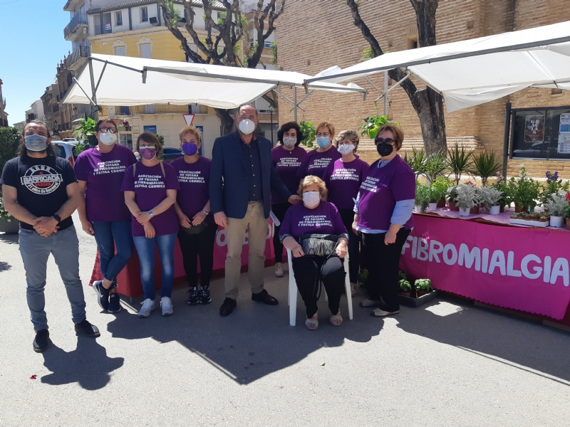 Autoridades locales apoyan las reivindicaciones sociosanitarias de las enfermas con motivo del Da Internacional de la Fibromialgia y del Sndrome de Fatiga Crnica