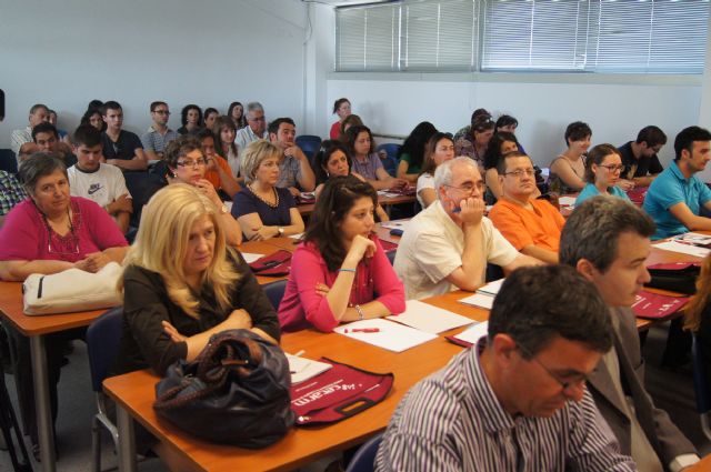 EL DIRECTOR GENERAL DE TELECOMUNICACIONES Y LA ALCALDESA DE TOTANA INAUGURAN EL CURSO DE FORMACIÓN "CÓMO MONTAR TU NEGOCIO ON-LINE" EN EL QUE HAN PARTICIPADO MÁS DE 80 PERSONAS