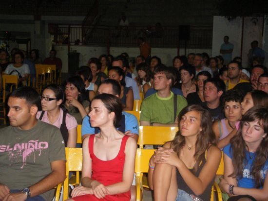 EL ESTRENO EN CASTELLANO DE LA OBRA DE TEATRO CUANDO VOLVER NO EXISTE CONGREG A CERCA DE CUATROCIENTAS PERSONAS EN EL AUDITORIO DEL PARQUE MUNICIPAL MARCOS ORTIZ