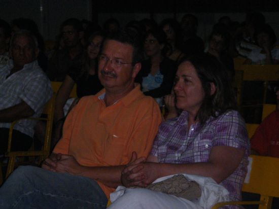 EL ESTRENO EN CASTELLANO DE LA OBRA DE TEATRO CUANDO VOLVER NO EXISTE CONGREG A CERCA DE CUATROCIENTAS PERSONAS EN EL AUDITORIO DEL PARQUE MUNICIPAL MARCOS ORTIZ