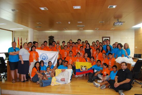 UN TOTAL DE 33 PEREGRINOS DE ECUADOR SON ACOGIDOS POR FAMILIAS TOTANERAS Y EL COLEGIO "LA MILAGROSA" CON MOTIVO DE LA CELEBRACIÓN DE LA JORNADA MUNDIAL DE LA JUVENTUD, COINCIDIENDO CON LA VISITA DEL PAPA BENEDICTO XVI (VIDEO)