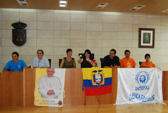 UN TOTAL DE 33 PEREGRINOS DE ECUADOR SON ACOGIDOS POR FAMILIAS TOTANERAS Y EL COLEGIO "LA MILAGROSA" CON MOTIVO DE LA CELEBRACIÓN DE LA JORNADA MUNDIAL DE LA JUVENTUD, COINCIDIENDO CON LA VISITA DEL PAPA BENEDICTO XVI (VIDEO)