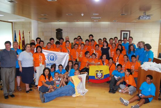 UN TOTAL DE 33 PEREGRINOS DE ECUADOR SON ACOGIDOS POR FAMILIAS TOTANERAS Y EL COLEGIO "LA MILAGROSA" CON MOTIVO DE LA CELEBRACIÓN DE LA JORNADA MUNDIAL DE LA JUVENTUD, COINCIDIENDO CON LA VISITA DEL PAPA BENEDICTO XVI (VIDEO)