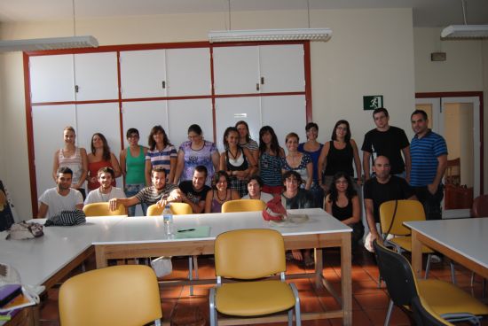 CERCA DE UNA TREINTA DE JÓVENES PARTICIPAN EN EL CURSO SOBRE "TÉCNICAS DE EDUCACIÓN AMBIENTAL EN ESPACIOS NATURALES" ORGANIZADO POR LA CONCEJALÍA DE JUVENTUD