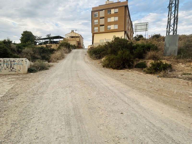 Pavimentarn la parte del Camino de Las Cabezuelas que comunica la avenida Juan Carlos I con el barrio de la Era Alta, a travs de la calle Rosa