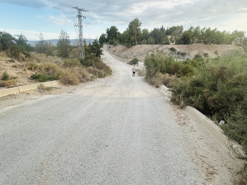 Pavimentarn la parte del Camino de Las Cabezuelas que comunica la avenida Juan Carlos I con el barrio de la Era Alta, a travs de la calle Rosa