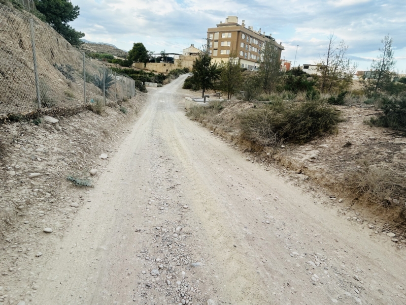 Pavimentarn la parte del Camino de Las Cabezuelas que comunica la avenida Juan Carlos I con el barrio de la Era Alta, a travs de la calle Rosa