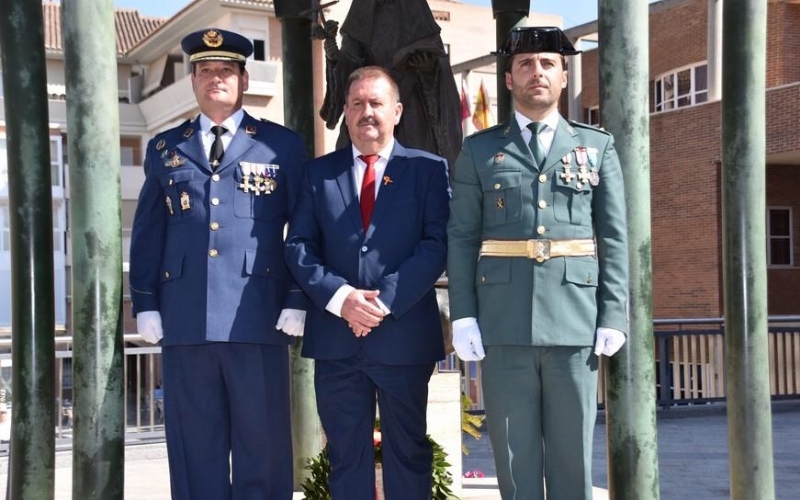Vdeo. Totana rinde homenaje a la bandera de Espaa y reconoce la labor de los Cuerpos y Fuerzas de Seguridad del Estado en el Da de la Fiesta Nacional, festividad del Pilar