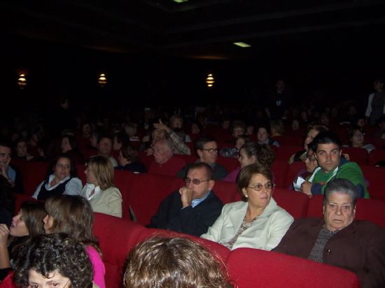 MS DE 700 ESPECTADORES ASISTEN A LA PUESTA EN ESCENA DE LA OBRA CMICA DESNUDOS EN LA COCINA QUE HA TENIDO LUGAR ESTE FIN DE SEMANA EN EL CINE VELASCO