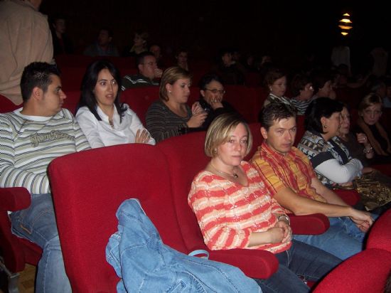 MS DE 700 ESPECTADORES ASISTEN A LA PUESTA EN ESCENA DE LA OBRA CMICA DESNUDOS EN LA COCINA QUE HA TENIDO LUGAR ESTE FIN DE SEMANA EN EL CINE VELASCO