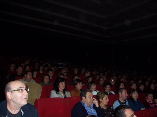 MS DE 700 ESPECTADORES ASISTEN A LA PUESTA EN ESCENA DE LA OBRA CMICA DESNUDOS EN LA COCINA QUE HA TENIDO LUGAR ESTE FIN DE SEMANA EN EL CINE VELASCO