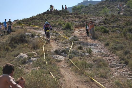 LA CONCEJALÍA DE DEPORTES Y LA ASOCIACIÓN DEPORTIVA PEÑA LAS NUEVE FELICITAN A JOSÉ SÁNCHEZ CÁNOVAS QUE RECIENTEMENTE SE HA PROCLAMADO CAMPEÓN REGIONAL DE BTT EN LA MODALIDAD DE DESCENSO