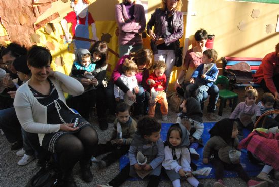 LOS NIÑOS DE LA ESCUELA MUNICIPAL INFANTIL "CARMEN BARÓ" DE LA LOCALIDAD CELEBRAN LA LLEGADA DEL OTOÑO CON LA GRAN FIESTA DIVERTIDA DE LA "CASTAÑA"