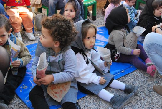 LOS NIÑOS DE LA ESCUELA MUNICIPAL INFANTIL "CARMEN BARÓ" DE LA LOCALIDAD CELEBRAN LA LLEGADA DEL OTOÑO CON LA GRAN FIESTA DIVERTIDA DE LA "CASTAÑA"