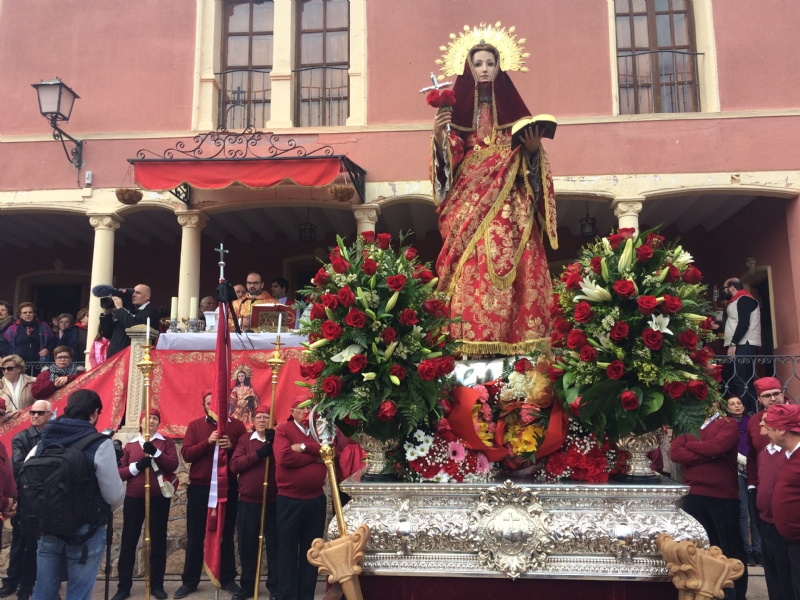 La Patrona de Totana, Santa Eulalia de Mrida, regresa a su ermita rodeada de miles de personas, despus de haber permanecido ms de un mes en la ciudad