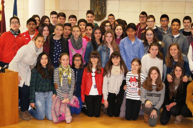 Alumnos de 3° de la ESO del "Reina Sofía" celebran un pleno juvenil como culminación al estudio de la unidad didáctica de la asignatura de Ciencias Sociales, "Partidos políticos por Totana"