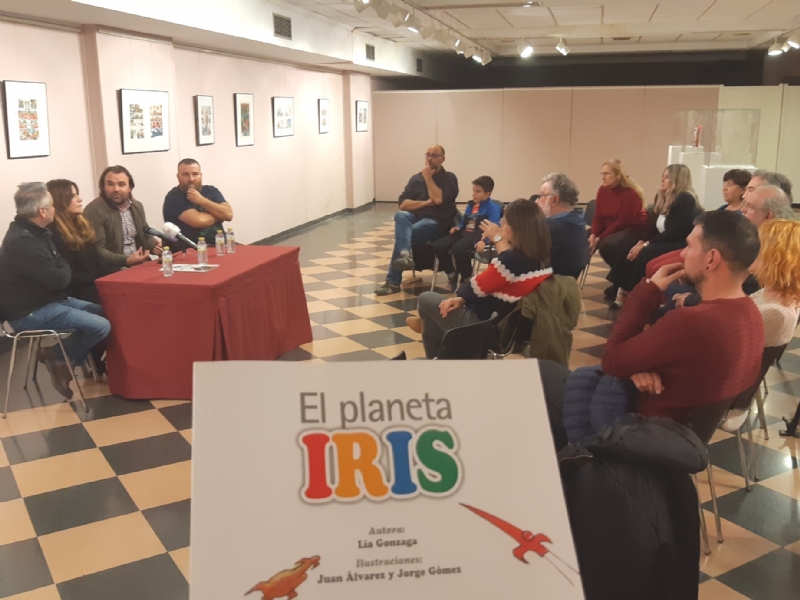 Se presenta el cuento El Planeta Iris de la escritora La Gonzaga y que ilustra el do Los Mendrugos sobre la diferencia y la integracin,  en la sala municipal Gregorio Cebrin