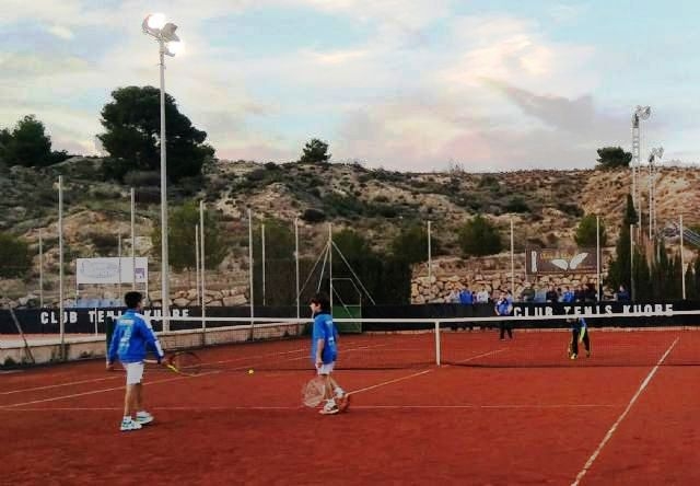 Acuerdan suscribir un convenio de colaboración con el Club Deportivo Kuore de Totana para la cesión de pistas de tenis en las instalaciones de la Ciudad Deportiva "Valverde Reina"