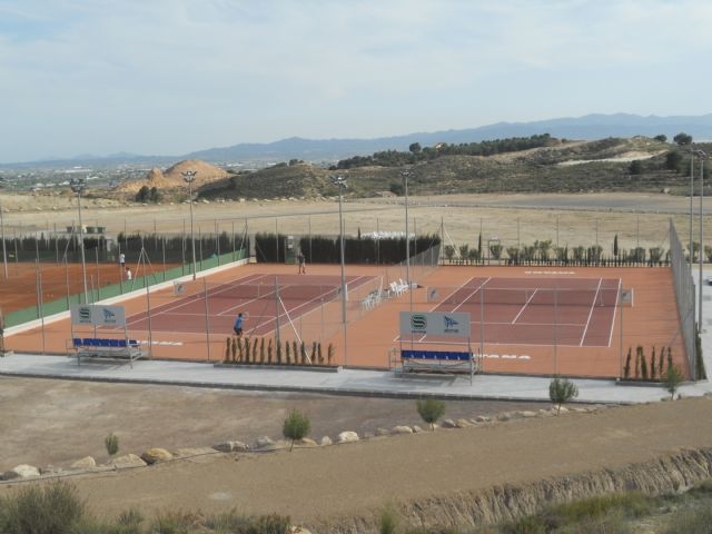 Acuerdan suscribir un convenio de colaboracin con el Club Deportivo Kuore de Totana para la cesin de pistas de tenis en las instalaciones de la Ciudad Deportiva Valverde Reina