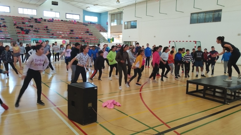 Un total de 405 escolares participan en la Jornada Acutica Escolar, organizada la semana pasada por la Concejala de Deportes y el Centro Deportivo MOVE