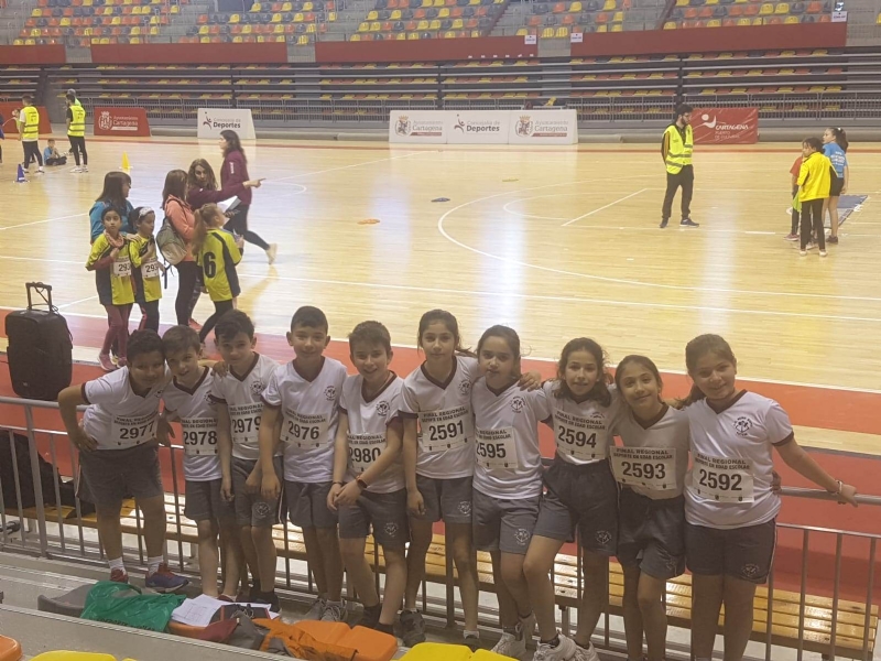 El Colegio Reina Sofa particip en la Final Regional de Jugando al Atletismo benjamn de Deporte Escolar, celebrada en Cartagena