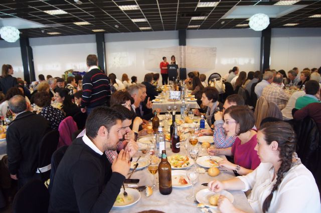 El colegio de Lébor celebra su 53 aniversario con una comida en la que se reunieron alumnos de varias generaciones
