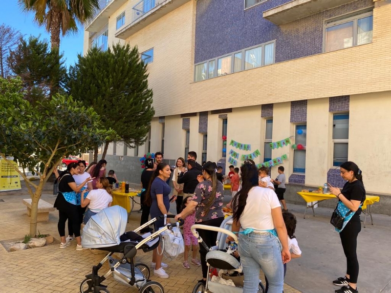 Totana celebra el Día Internacional del Pueblo Gitano con una convivencia y actividades en la plaza Eduardo Chillida de la urbanización 