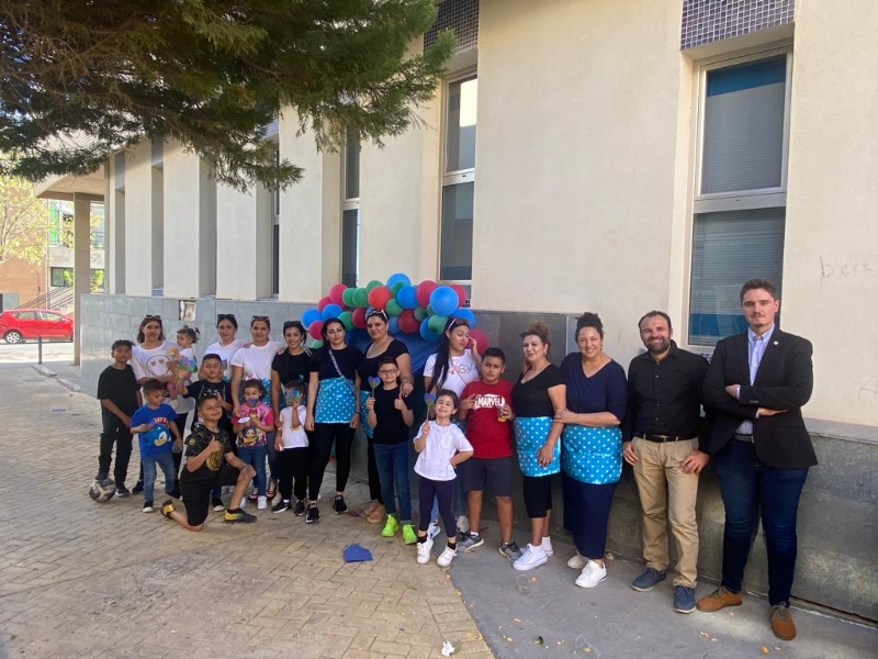 Totana celebra el Día Internacional del Pueblo Gitano con una convivencia y actividades en la plaza Eduardo Chillida de la urbanización 