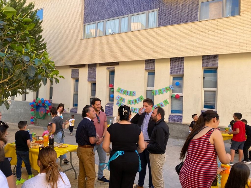 Totana celebra el Día Internacional del Pueblo Gitano con una convivencia y actividades en la plaza Eduardo Chillida de la urbanización 