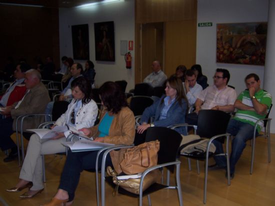 AUTORIDADES MUNICIPALES PRESENTAN A LOS DIFERENTES COLECTIVOS LA CREACIN DEL CONSEJO LOCAL PARA EL DESARROLLO ECONMICO Y GARANTIZAR LA ESTABILIDAD DE EMPLEO EN EL MUNICIPIO DE TOTANA